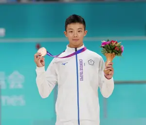 ▲年僅16歲的中華小將黃品睿在預賽第二輪滑出3.885秒，以破世界紀錄的成績名列第一晉級，最終拿下銅牌。（圖／中華奧會提供）