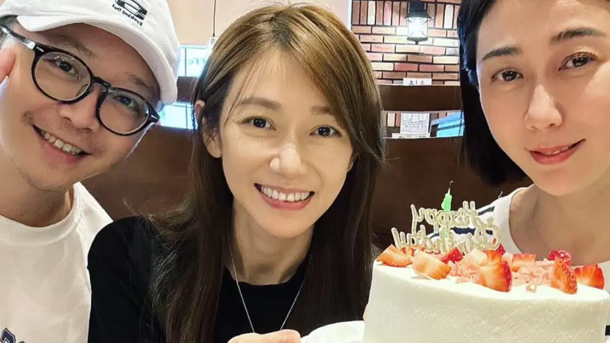 ▲周幼婷（中）離婚後首度露面。（圖／翻攝自林利霏臉書）