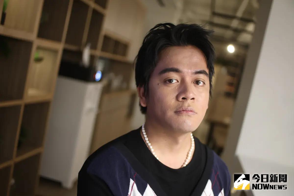 ▲喬瑟夫受訪時承認有位交往1年多的圈外女友，但他拒絕喊出「拿到金鐘獎就結婚」的承諾，另外，他也說爸媽再得知入圍後，反應超級冷淡，讓他完全哭不出來。（圖／記者陳明中攝影）