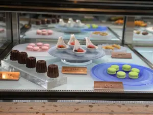 ▲精緻甜點之外，還有熔岩巧克力，與現在韓國最流行的吉拉朵冰淇淋。（圖／記者葉盛耀攝）