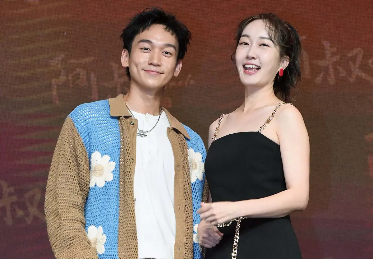 ▲巴鈺（右）和簡劭峰出席記者會透露將主持金鐘獎紅毯，及《一袋女王》沒有入圍主持人的心情。（圖／華視提供）