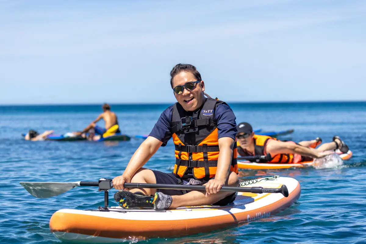 ▲卜學亮體驗立槳SUP，未料卻發生意外落海事件。（圖／好看娛樂提供）