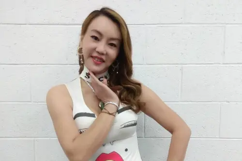 ▲法拉利姐近年來收入銳減，靠直播、送貨賺錢。（圖／法拉利姐 張婷婷 臉書）