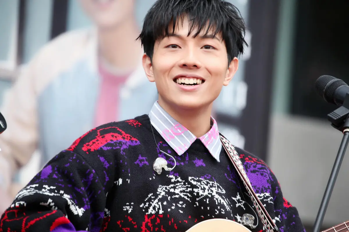 ▲謝博安生日時曬出自己戶頭剩3元，下秒收到不明匯款300元，他沉重拒絕。（圖／謝博安粉絲後援會臉書）