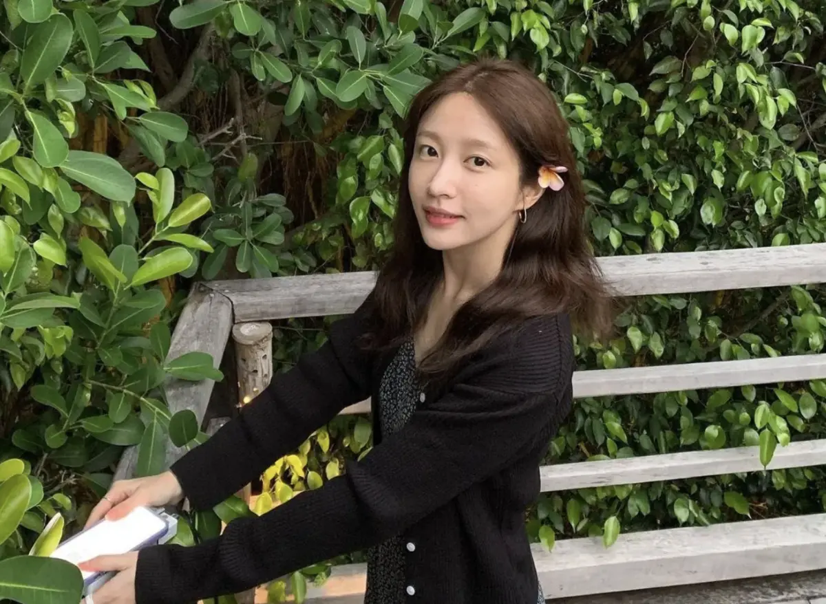 ▲EXID成員Hani（如圖）與未婚夫梁在雄婚事因故延期2年，女神近日在節目吐心聲，坦言曾陷憂鬱幾近崩潰，哽咽說出「不能再這樣活」。（圖／翻攝自thanhnien.vn）