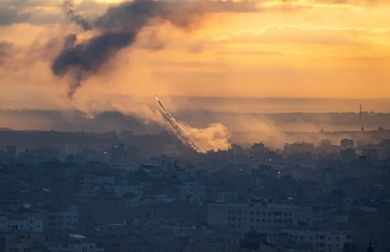 ▲大量火箭彈被從加薩地區射向以色列境內，以巴衝突再起。（圖／美聯社／達志影像）