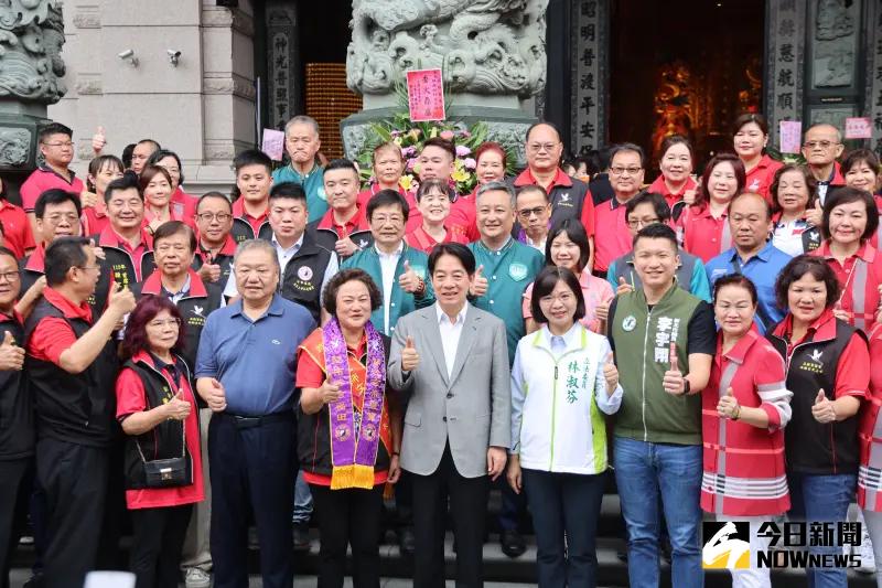 ▲2023年顯應祖師文化祭,賴清德及柯文哲與郭台銘都先後在各陣營支持者陪同下參香祈福。(圖 /記者吳嘉億攝,2023.10.07)