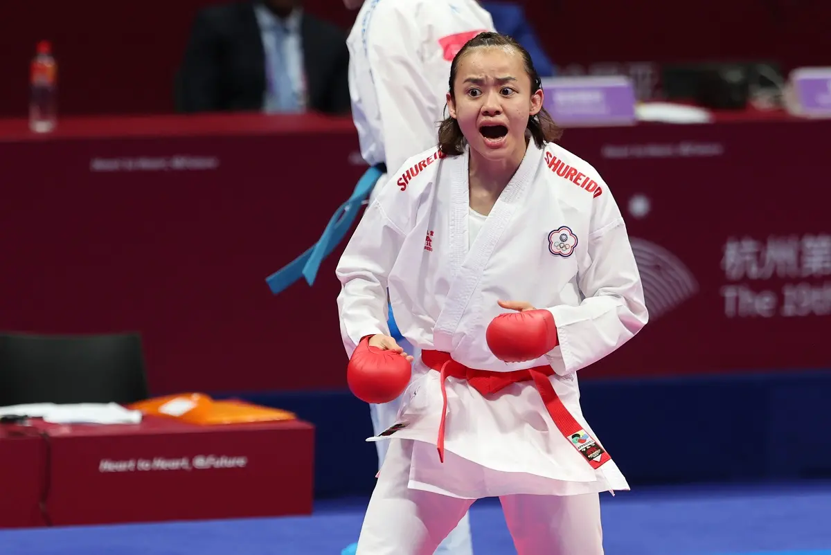 ▲杭州亞運空手道項目女子55公斤級，中華隊女將辜翠萍與烏茲別克選手Sevinch Rakhimova交鋒，最終以1:9不敵對手，屈居銀牌。（圖／中華奧會提供）