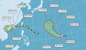 ▲布拉萬颱風將朝日本南方海面慢慢遠離，小犬颱風則在香港南方海面，向西緩慢移動，強度將慢慢減弱。（圖／翻攝中央氣象署官網）