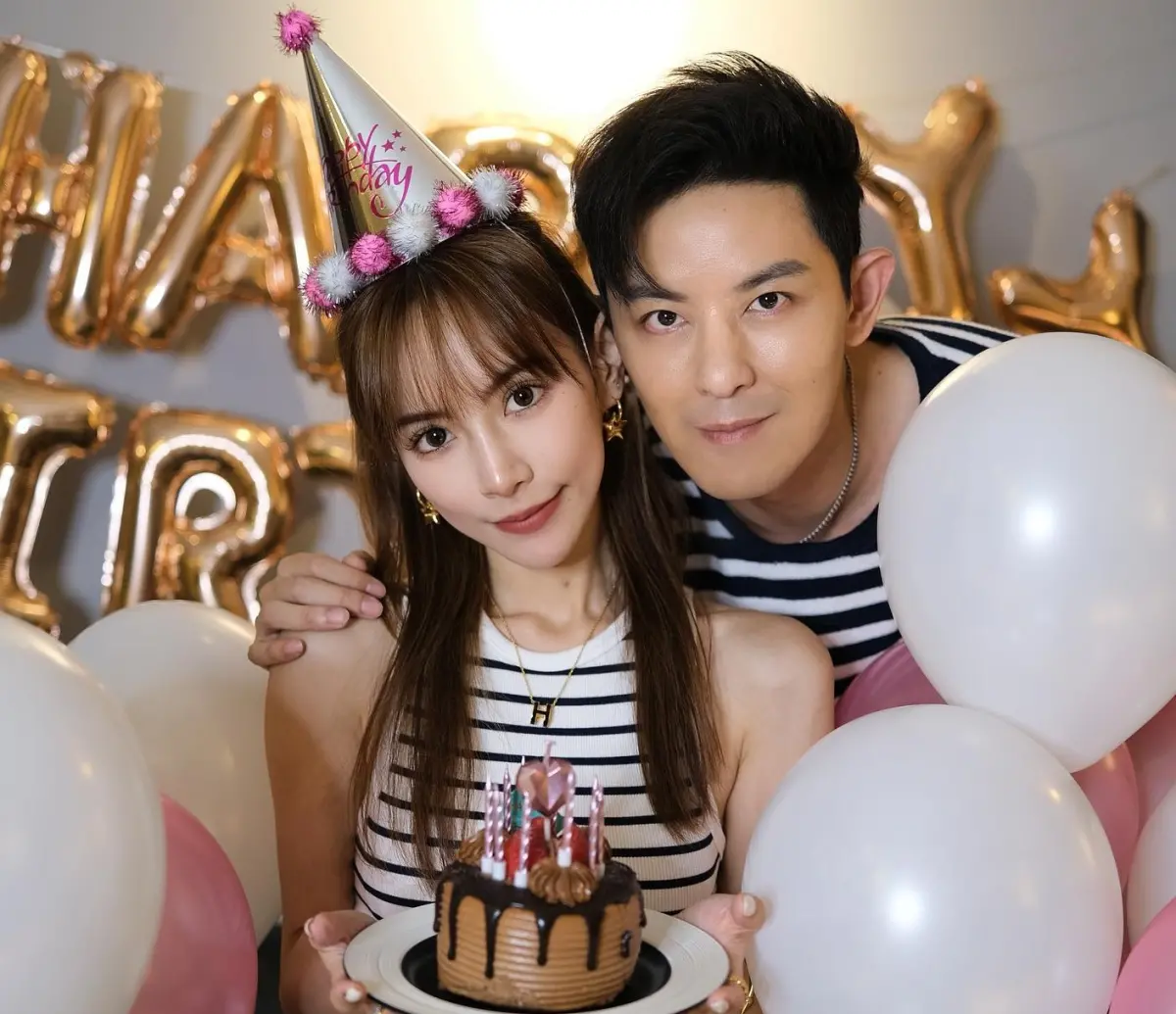 ▲敖犬（右）為女友發發慶祝「假生日」，依舊讓她感動爆哭，直呼「遇到白馬王子」。（圖／翻攝自敖犬IG）