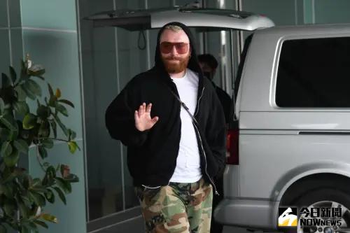 影音/Sam Smith搭私人專機抵台!歌迷求簽名、自拍通通來者不拒