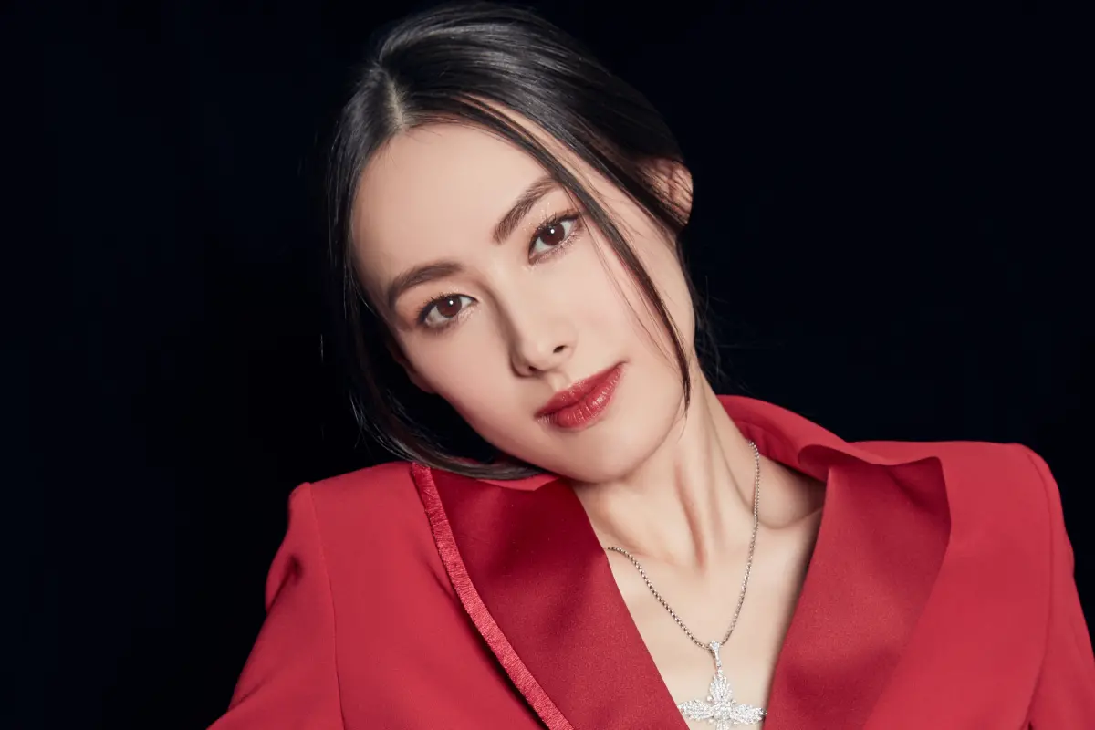 ▲梁洛施因演出《神鬼傳奇3》結緣李嘉誠次子李澤楷，未婚生3子卻沒嫁入豪門，兩人分手多年後再爆世紀復合傳聞。（圖／梁洛施微博）