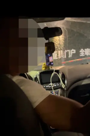 ▲中國計程車司機也看過中華隊滑輪溜冰的影片，稱讚太牛逼啦！（圖／特派記者葉政勳攝）