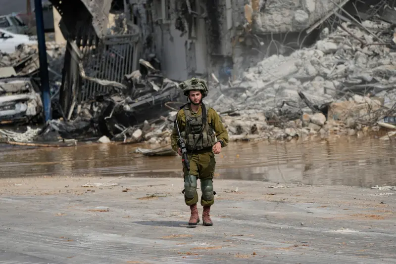▲巴勒斯坦激進組織哈瑪斯7日對以色列發動大規模攻擊，展開反擊的以色列則稱已經擊斃400多名恐怖份子，將切斷對加薩的電力、燃料和物資供應。（圖／美聯社／達志影像）