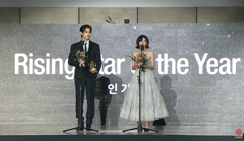 ▲SEVENTEEN陸籍成員Jun（左）、陳姸霏奪年度新星。（圖／翻攝Busan International Film Festival YouTube）