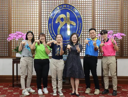 「讓國際記得台灣！」青年大使出訪聖露西亞　用美食、音樂交心　
