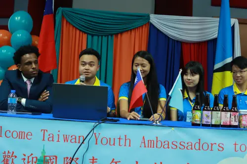 ▲林大禾於「青年論壇」進行簡報，分享台灣地方創生的成功案例。（圖／外交部提供）