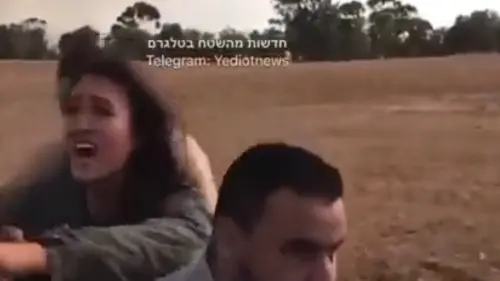 ▲25歲的以色列女學生諾雅遭哈馬斯分子綁架。（圖／擷取自X影片）