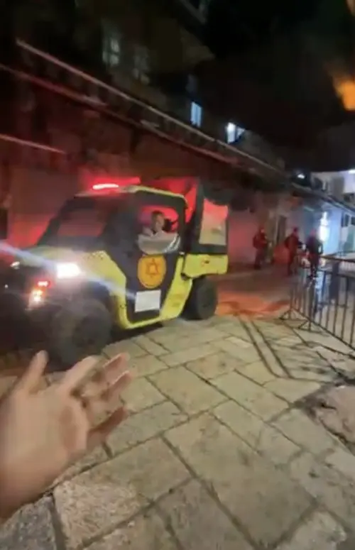 ▲耶路撒冷舊城區沿途車輛不多，除了在幾個警察駐守的地點有警車外，晚間幾乎只有運送物資的消防救助車輛。（圖／舊城裡的貓 Cat in the old city）