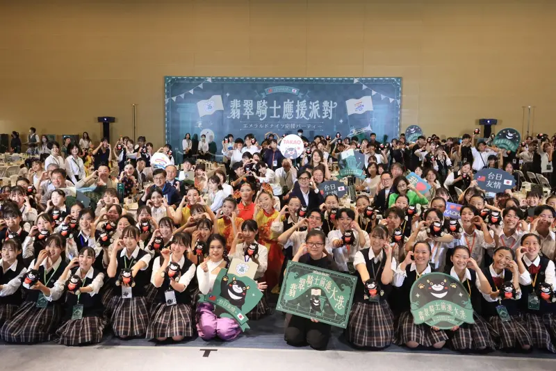 ▲高市府舉辦應援派對，促成台日四校共同交流慶祝「翡翠騎士」演出成功。（圖／高雄市政府提供）