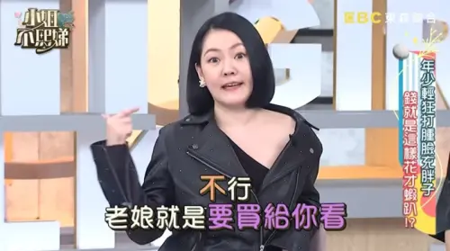 ▲小S透露，大S被服務人員的態度氣到，堅持買了2個名牌包。（圖／翻攝自《小姐不熙娣》YouTube頻道）