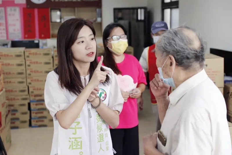 ▲謝子涵指出，在選區最常聽到「要換年輕的！」她有信心讓潭雅神后更新、更好。（圖／謝子涵競選辦公室提供）