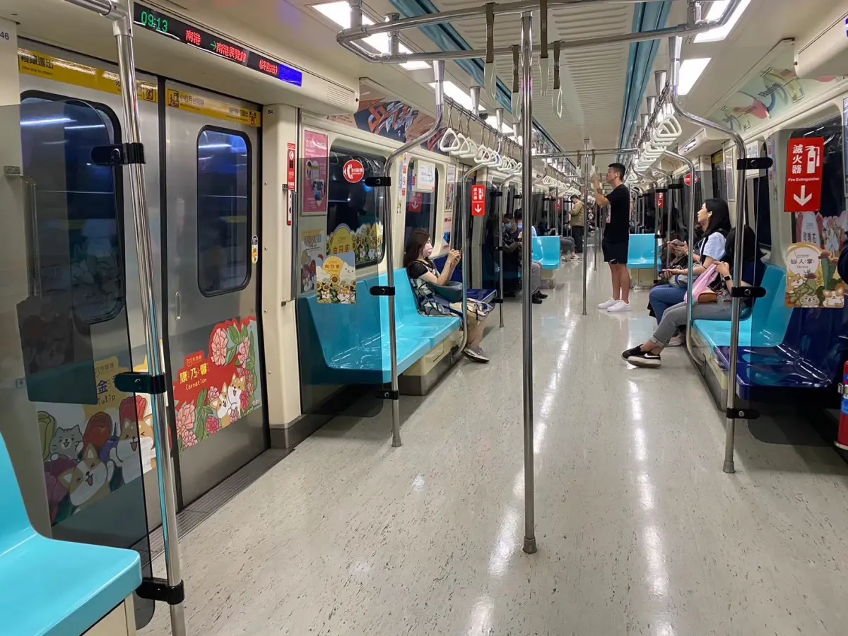 ▲台北捷運是許多通勤族每天仰賴的交通工具，台灣的捷運車廂因為嚴禁飲食，整潔度更是世界聞名。（圖／NOWnews資料照）