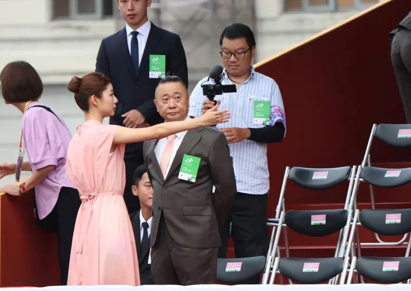 ▲主持人邰智源、阿部瑪利亞現身國慶會場。（圖／記者陳明中攝，2023.10.10）