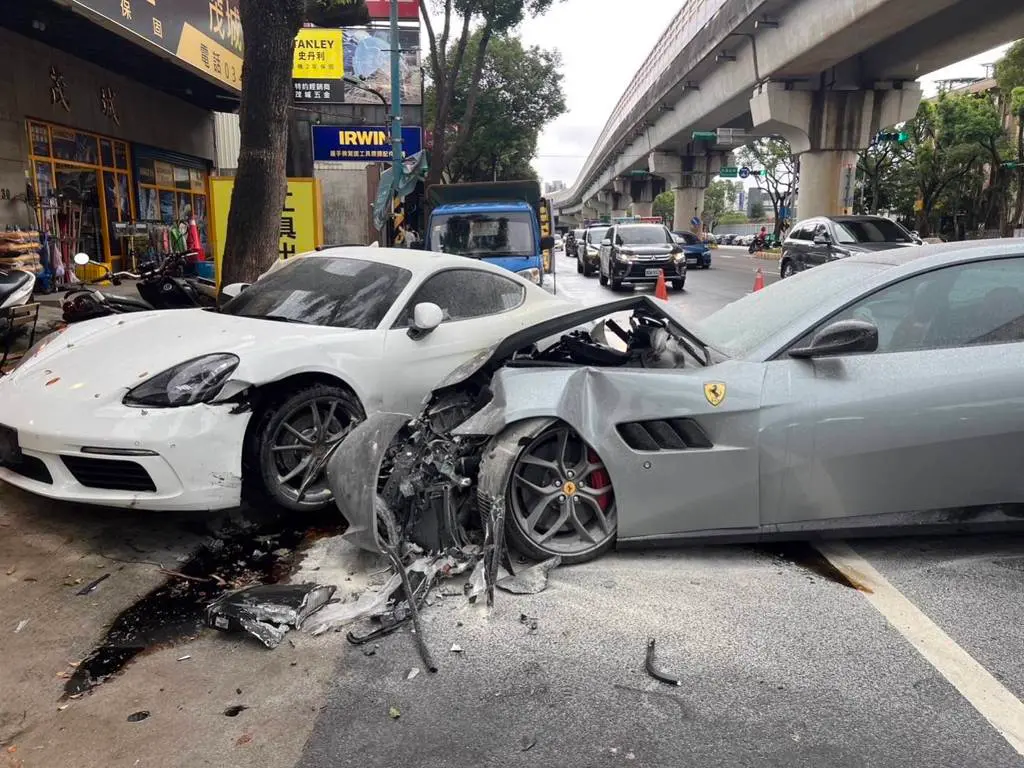 ▲桃園龜山文化一路昨（9）日下午2時許，發生一起「昂貴」車禍。（圖／翻攝臉書Andy老爹）