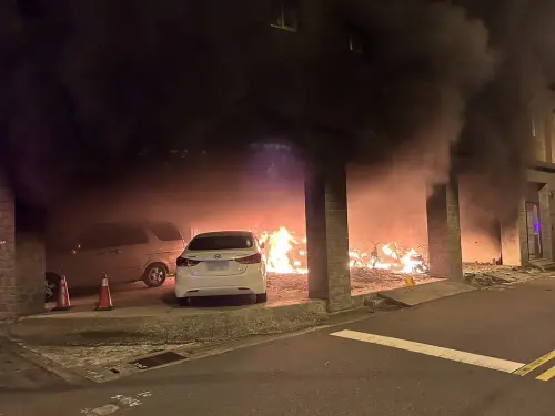 竹南民宅深夜突竄火舌!釀2汽車、7機車燒毀 警逮縱火犯送辦