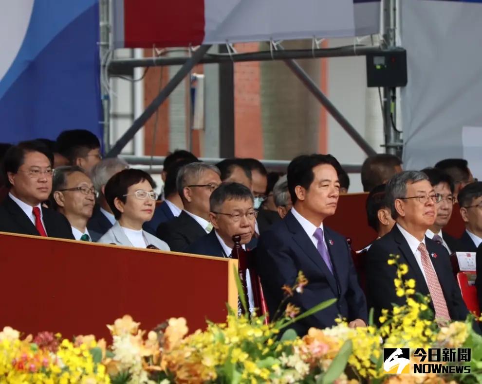 ▲台灣民眾黨總統參選人柯文哲與民進黨總統參選人賴清德，在國慶大會同框。（圖／記者陳明中攝，2023.10.10）