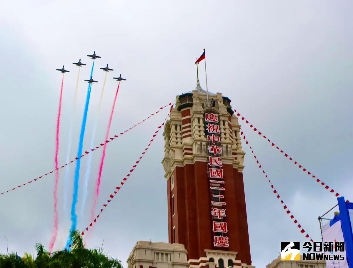 ▲國慶日總統府前的慶祝典禮結束後，晚上重頭戲在台中國慶煙火，今年會有長達36分鐘的施放，無法親臨現場也能夠過電視、網路轉播來欣賞精彩的高空煙火。（圖／記者陳明中攝，2023.10.10）
