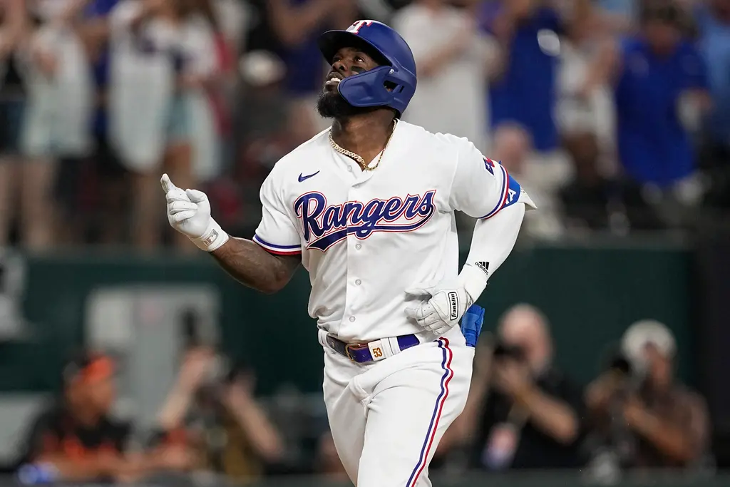 ▲德州遊騎兵隊Adolis García開轟，幫助遊騎兵隊睽違12年再度晉級美聯冠軍賽。（圖／美聯社／達志影像）