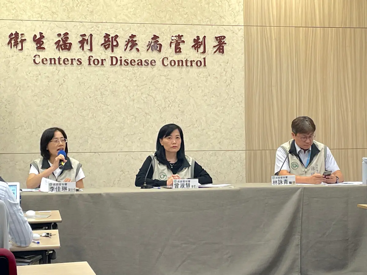 ▲衛福部疾管署今（11）日記者會說明最新疫情發展，其中登革熱疫情較上週下降16.6%，但仍屬高峰、疫情嚴峻。（圖／記者林志怡攝，2023.10.11）