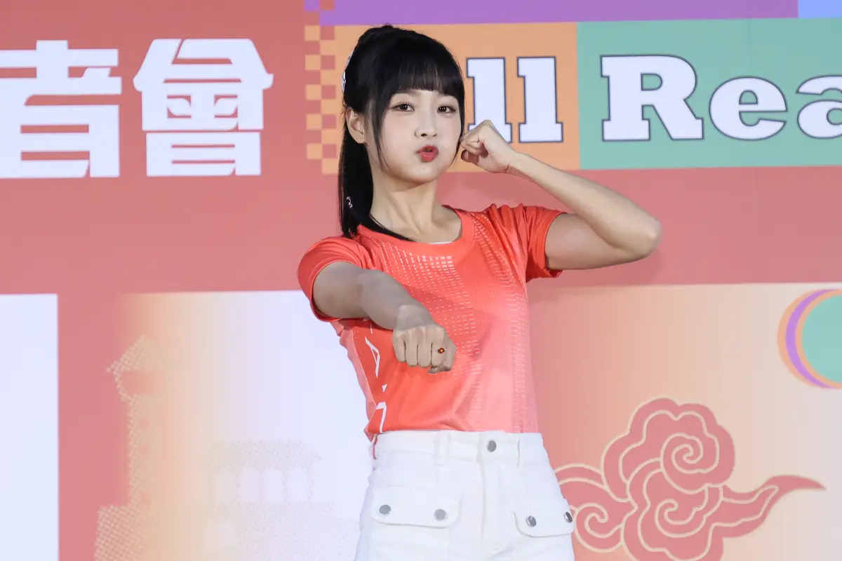 ▲樂天啦啦隊女孩籃籃今以長髮馬尾全新造型，亮麗登場。（圖／記者鄭孟晃攝）