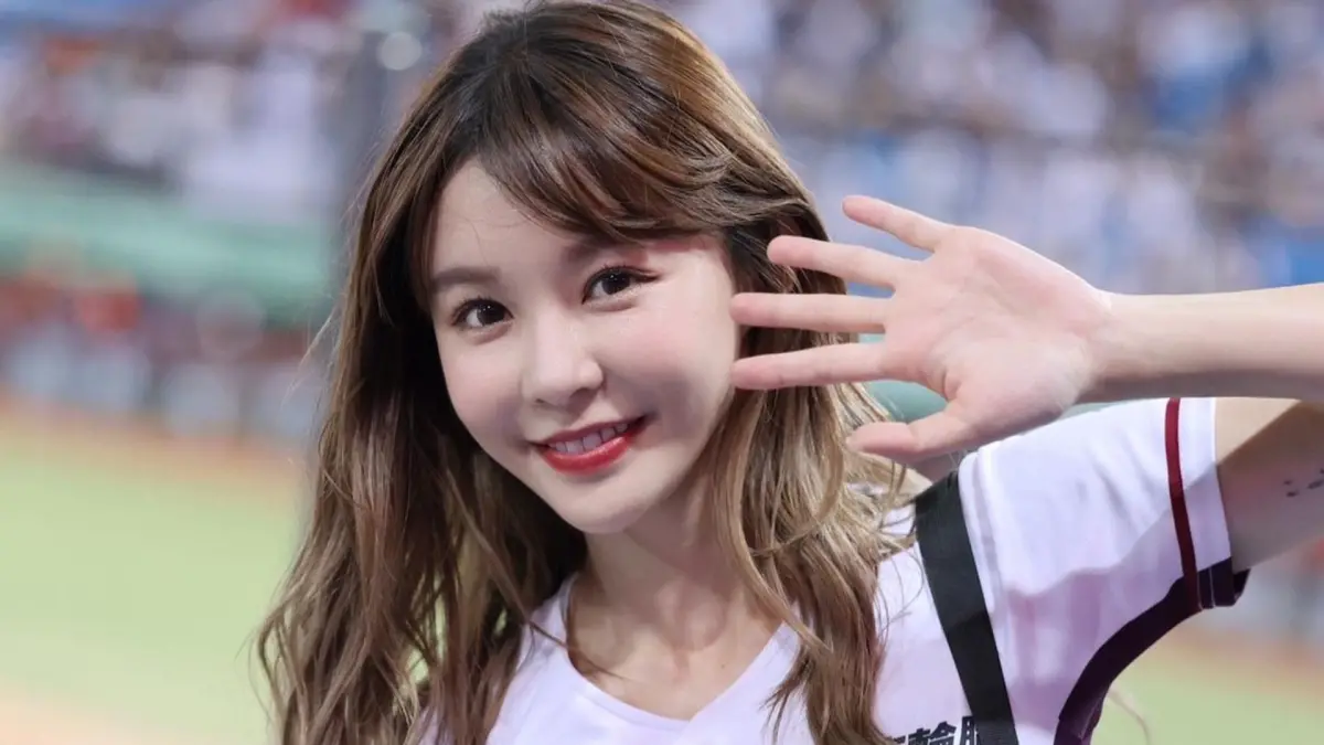 ▲陳怡叡曝光2024年年曆毛片，尺度頗大。（圖／翻攝自陳怡叡臉書）