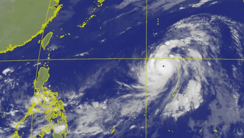 ▲布拉萬颱風未來12小時將來到最顛峰狀態，核心範圍，約等於台北到台南的距離。（圖／翻攝中央氣象署官網）