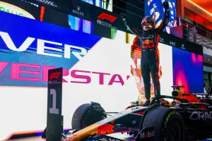 ▲Red Bull 車隊荷蘭籍車手Max Verstappen於台灣時間8日凌晨登場的2023年一級方程式賽車卡達大獎賽衝刺賽（Sprint）中，提前衛冕封王，搶先贏得三連霸的F1世界冠軍頭銜，並在卡達正賽中拿下本季第14場勝利。(Red Bull提供）