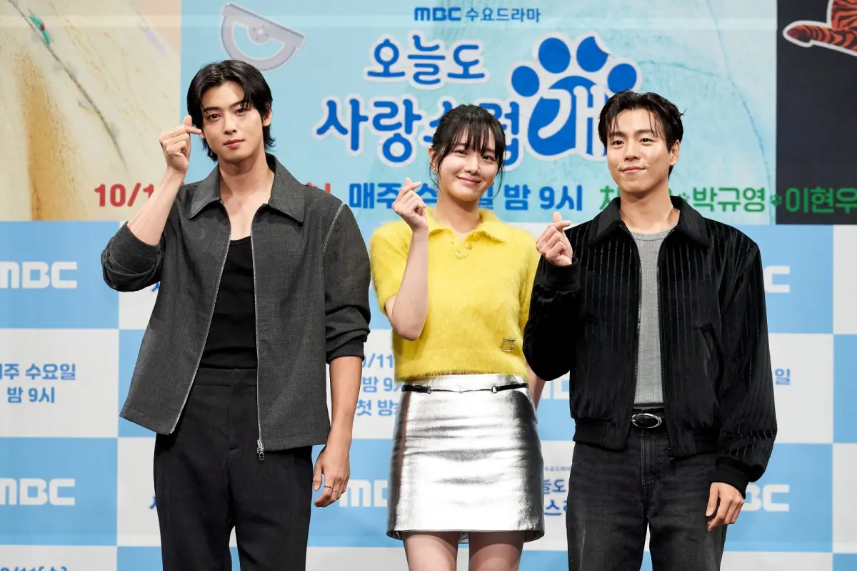 ▲《犬系戀人》播出時段碰上劉在錫的綜藝節目，主演車銀優（左）喊話粉絲要看劇，李玹雨（右）急忙示愛劉在錫。（圖／friDay影音提供）