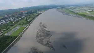 ▲高屏溪流域疏濬地下水補注區空拍圖。（圖／高市水利局提供）