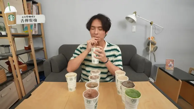▲拿拿摳一次試喝星巴克18杯各式冷飲。(圖/翻攝厭世甜點店YouTube)