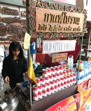 ▲泰國人喝咖啡會加入煉乳和很多的糖。（圖／作者提供）