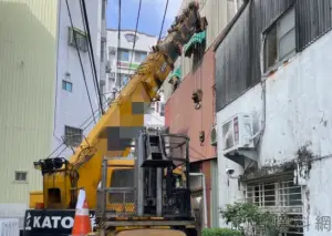 台南工安意外！30歲工人吊掛鋼板誤觸高壓電纜線　當場遭電擊慘死
