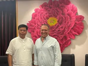 ▲ 越南「水晶灣集團（Crystal Bay）」總裁阮德志（左）和副總裁穆汗默德·金（右）在12日抵達台灣。（圖／記者攝於2023.10.12）