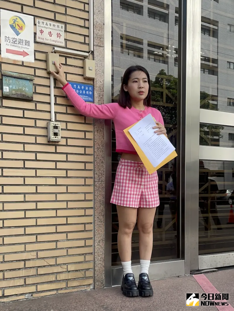 ▲國民黨台北市議員徐巧芯13日向高檢署按鈴告發前海軍顧問郭璽涉犯洩露國防機密罪等(圖/記者潘千詩攝,2023.10.13)