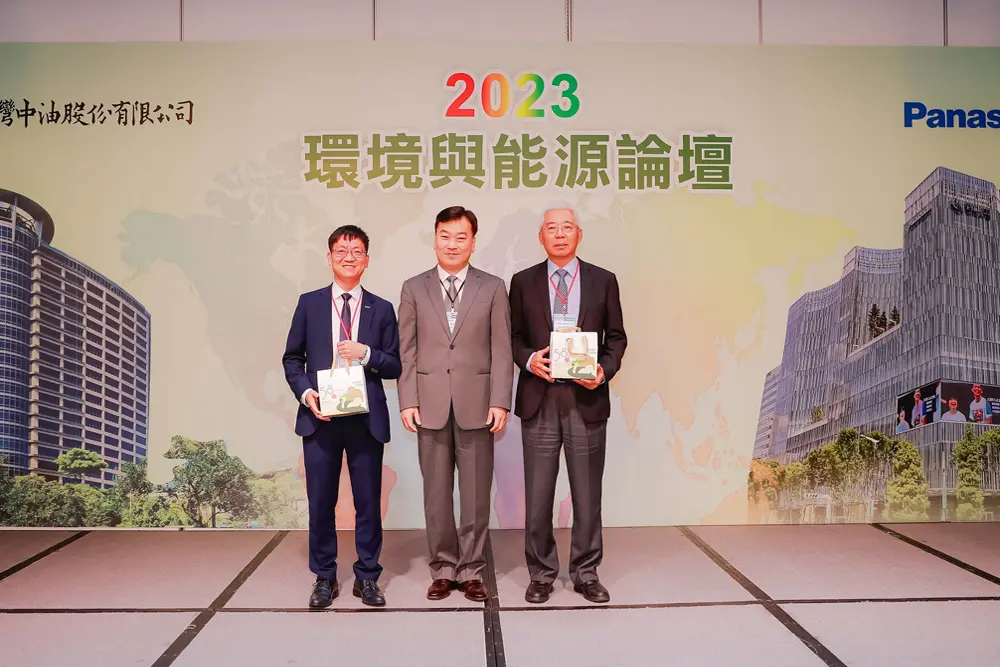 ▲2023環境與能源論壇登場，產官學各界貴賓大合影。（圖／崑山科大提供）