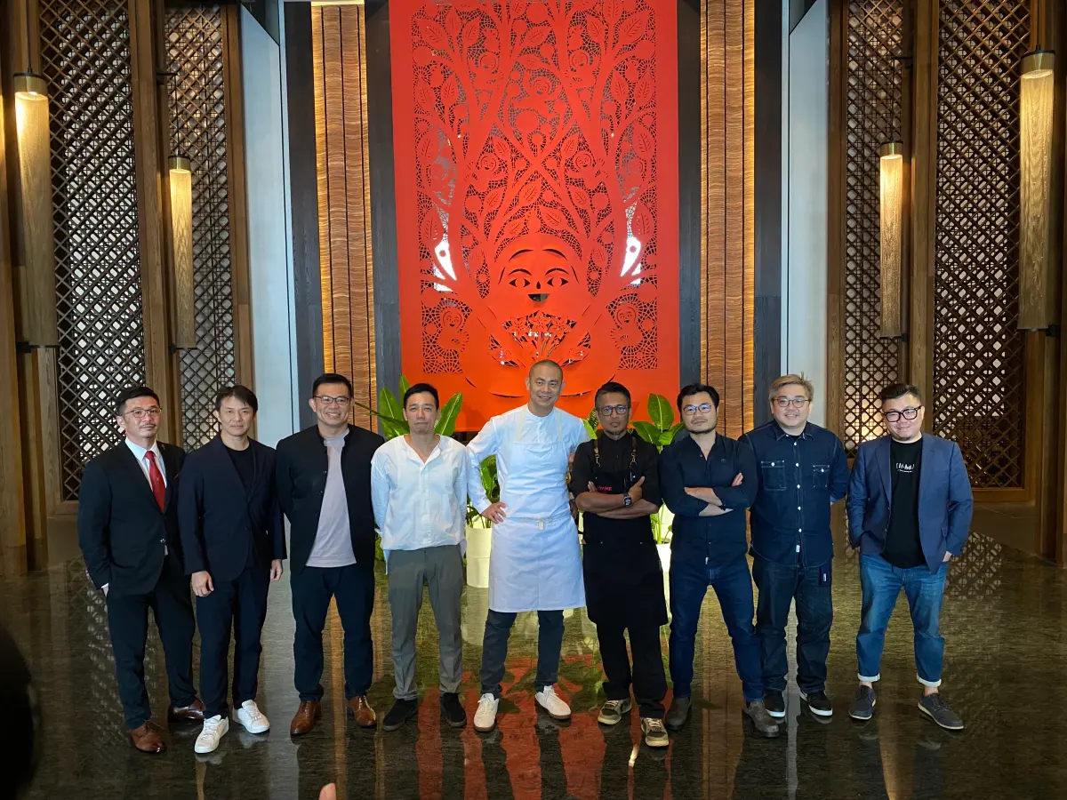 ▲台南晶英今晚開始推出「尋味」餐宴，邀請到全台最難預約的兩家餐廳「RAW」與「AKAME」的主廚客座，並有多位知名調酒師、侍酒師與大提琴家共9位大師匯聚，每人餐價近兩萬元價格會吃到什麼菜，一次搶先開箱。（圖／記者葉盛耀攝）