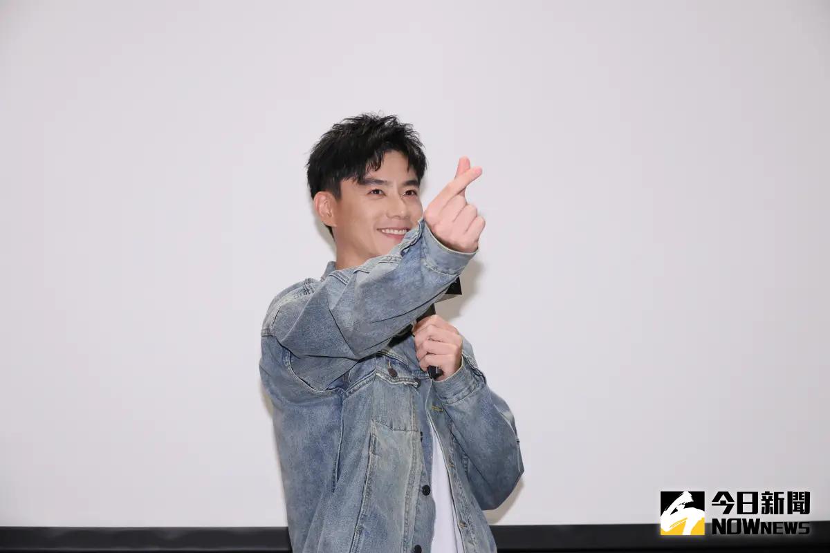 ▲李程彬入圍金鐘獎迷你劇集視帝，揪劉冠廷等入圍者一起穿紅內褲。（圖／記者鄭孟晃攝）