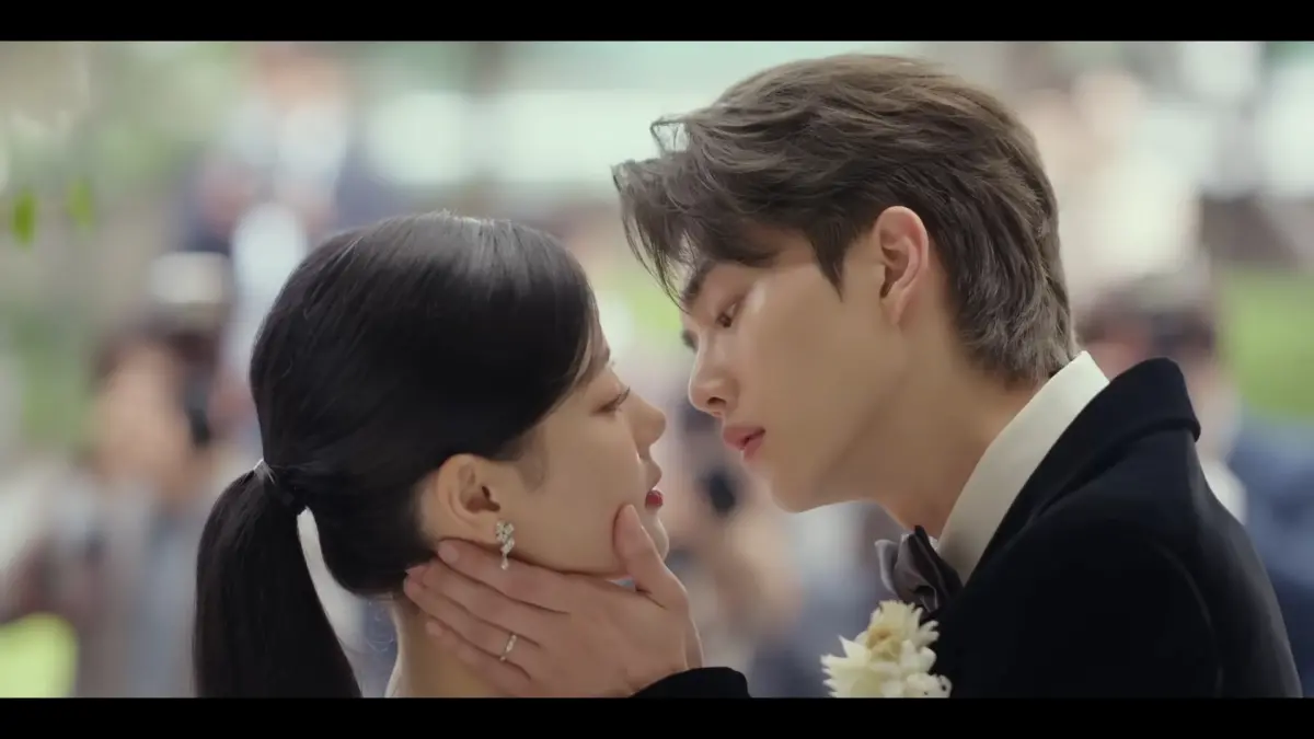 ▲《My Demon》金裕貞、宋江（右）假結婚。（圖／SBS Catch YouTube）