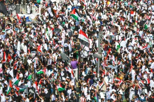 各地穆斯林民眾上街挺巴勒斯坦　伊朗放話「抵抗軸心」不排除介入
